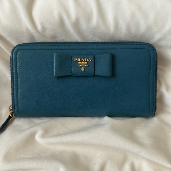 PRADA💙Colbalt Blue Bow Zippy Wallet w/ Authentication card Interior perfect - Picture 2 of 12